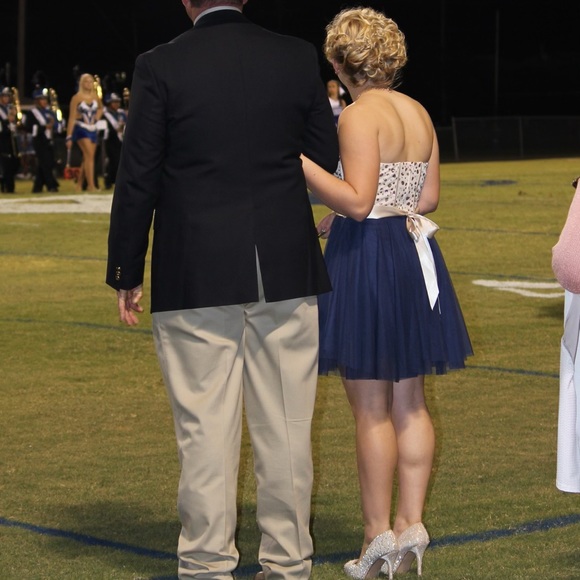 SHORT STRAPLESS NAVY & CREAM w/ Tulle Skirt-Designer-Nights by teezee-Size 7 - Picture 2 of 2